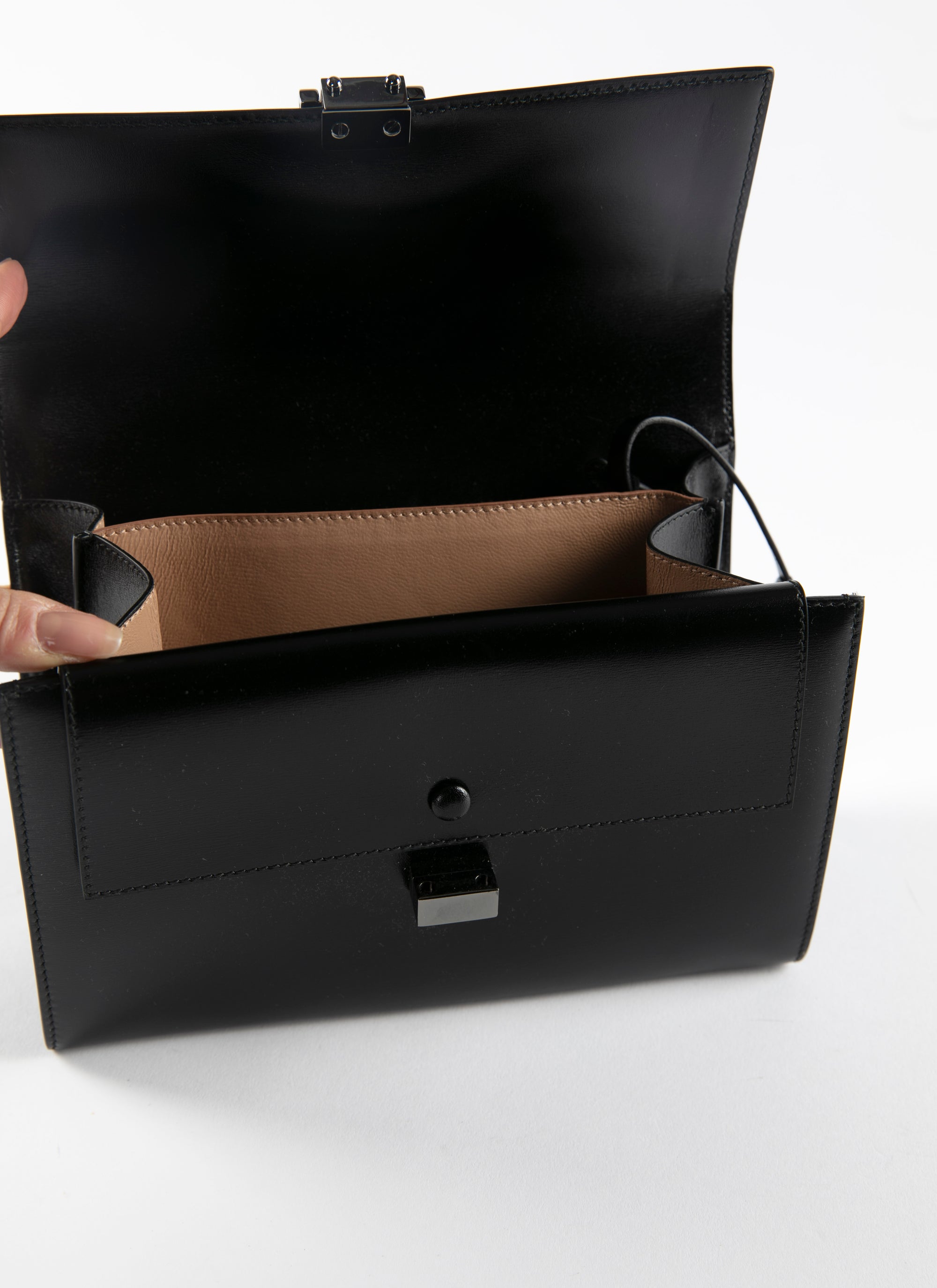 Clara 22 leather clutch bag - Black intense