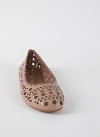 Perforated round-toed ballerina flats in leather - Flesh