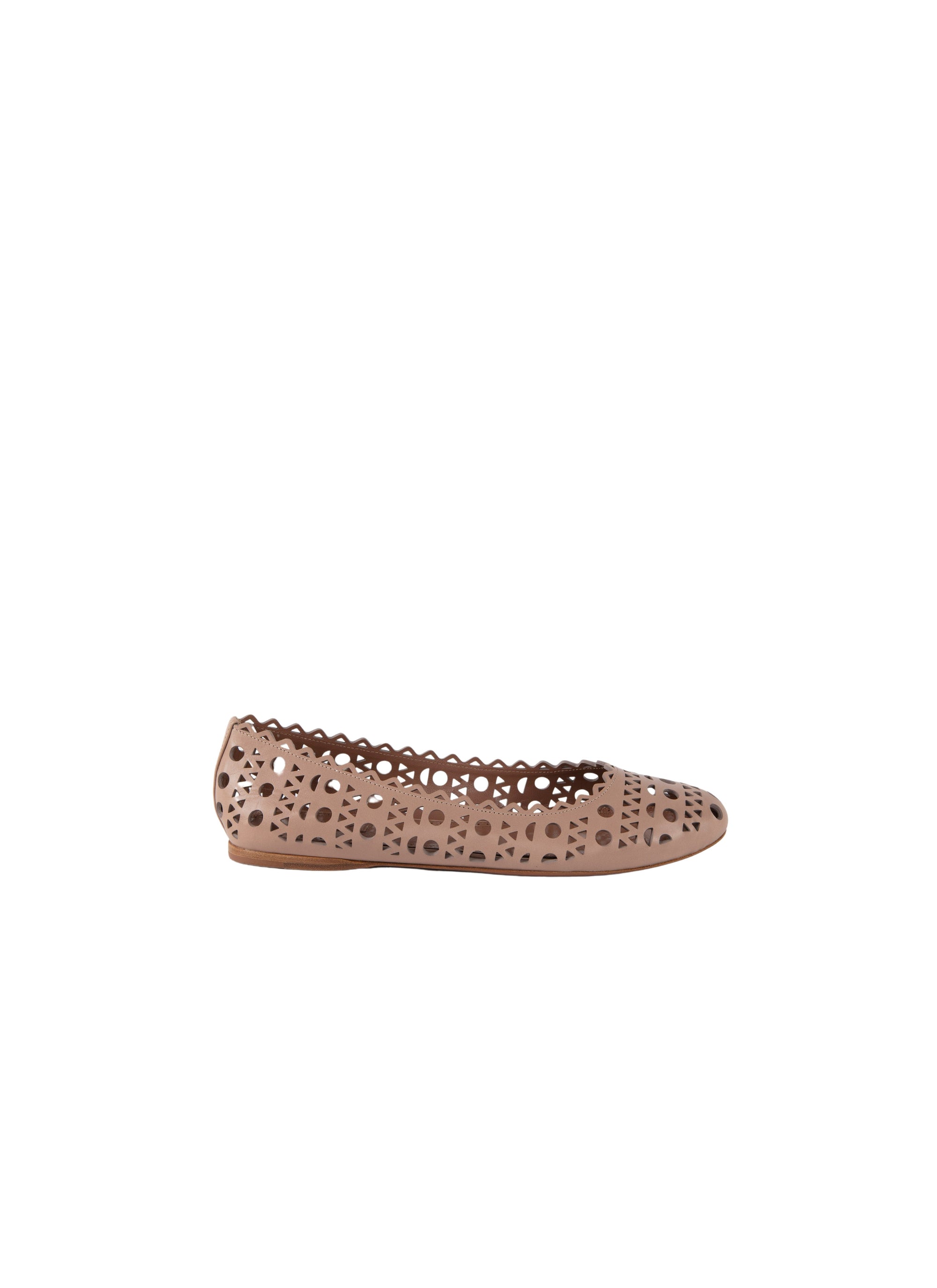Perforated round-toed ballerina flats in leather - Flesh