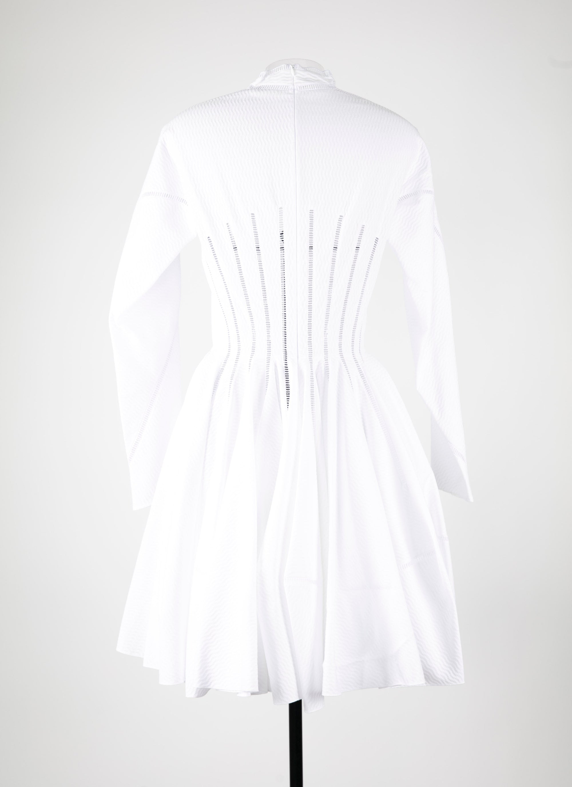 Long-sleeved dress with perforated knitted details - White