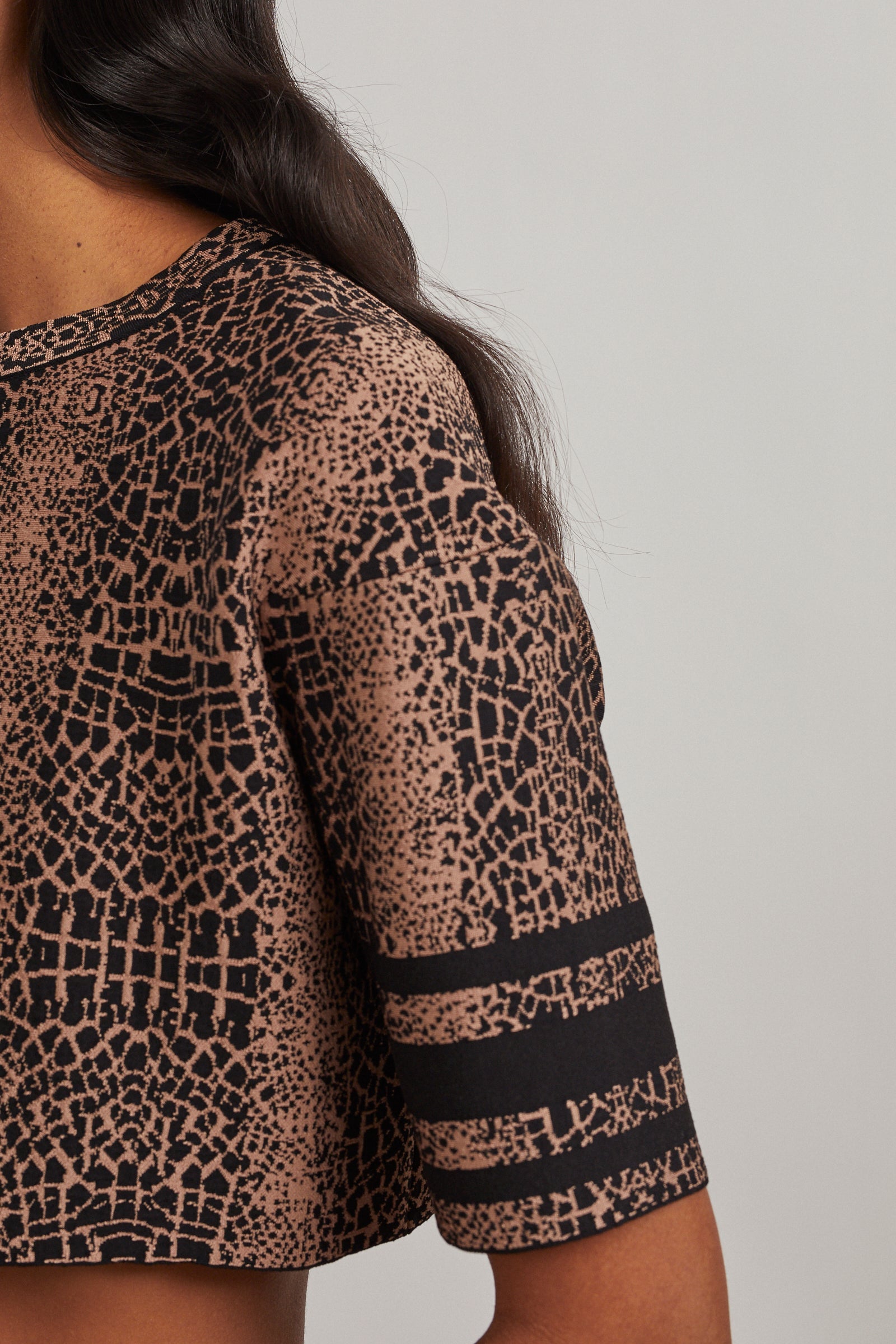 Pull court en maille jacquard animalier - Noir & Chair