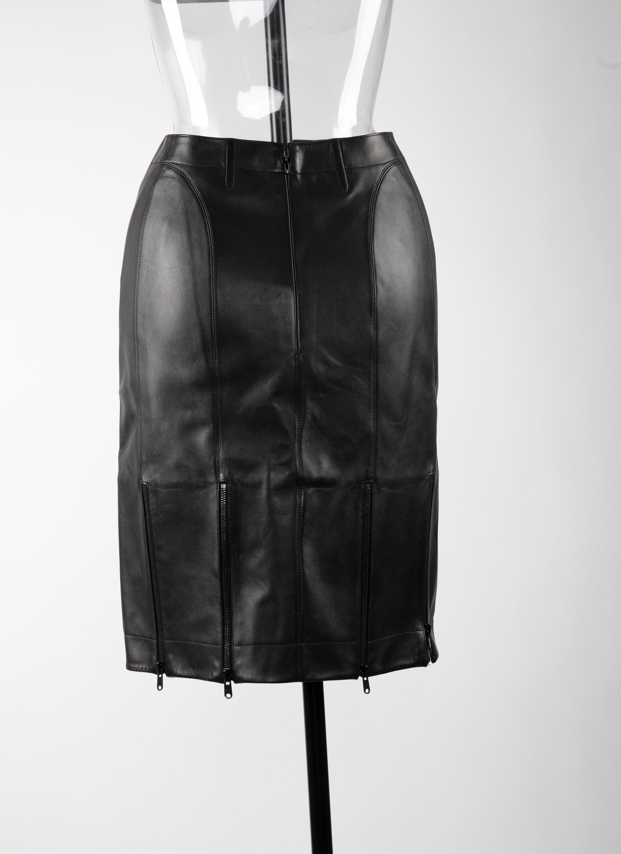 Short scuba skirt in leather - Black