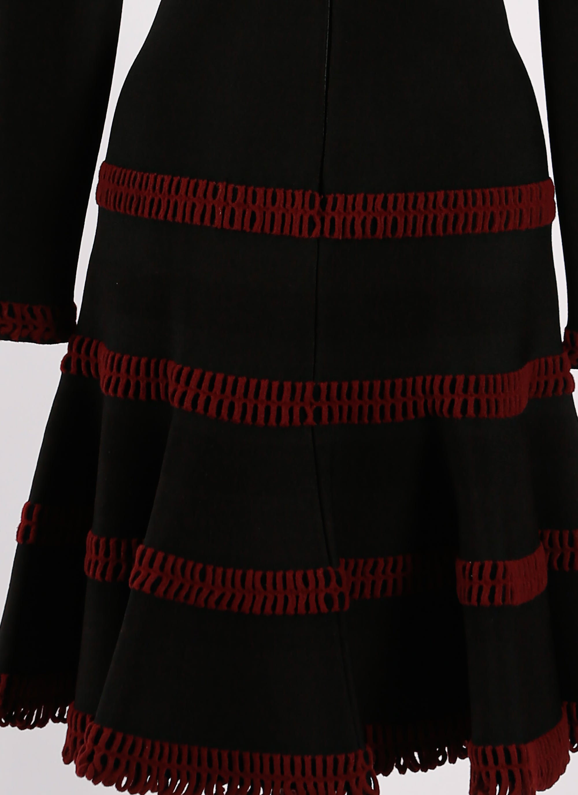 Long-sleeved knitted frise dress - Black & Cherry