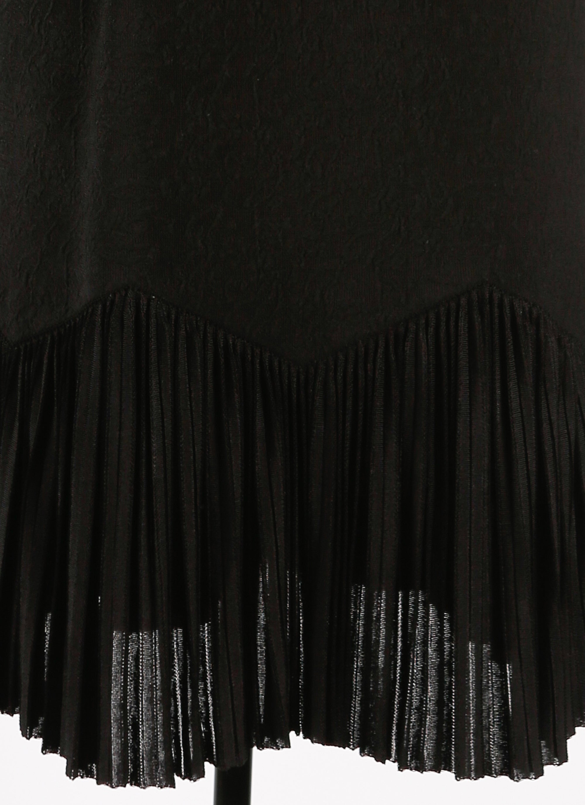 Long-sleeved knitted ruffled short dress - Black
