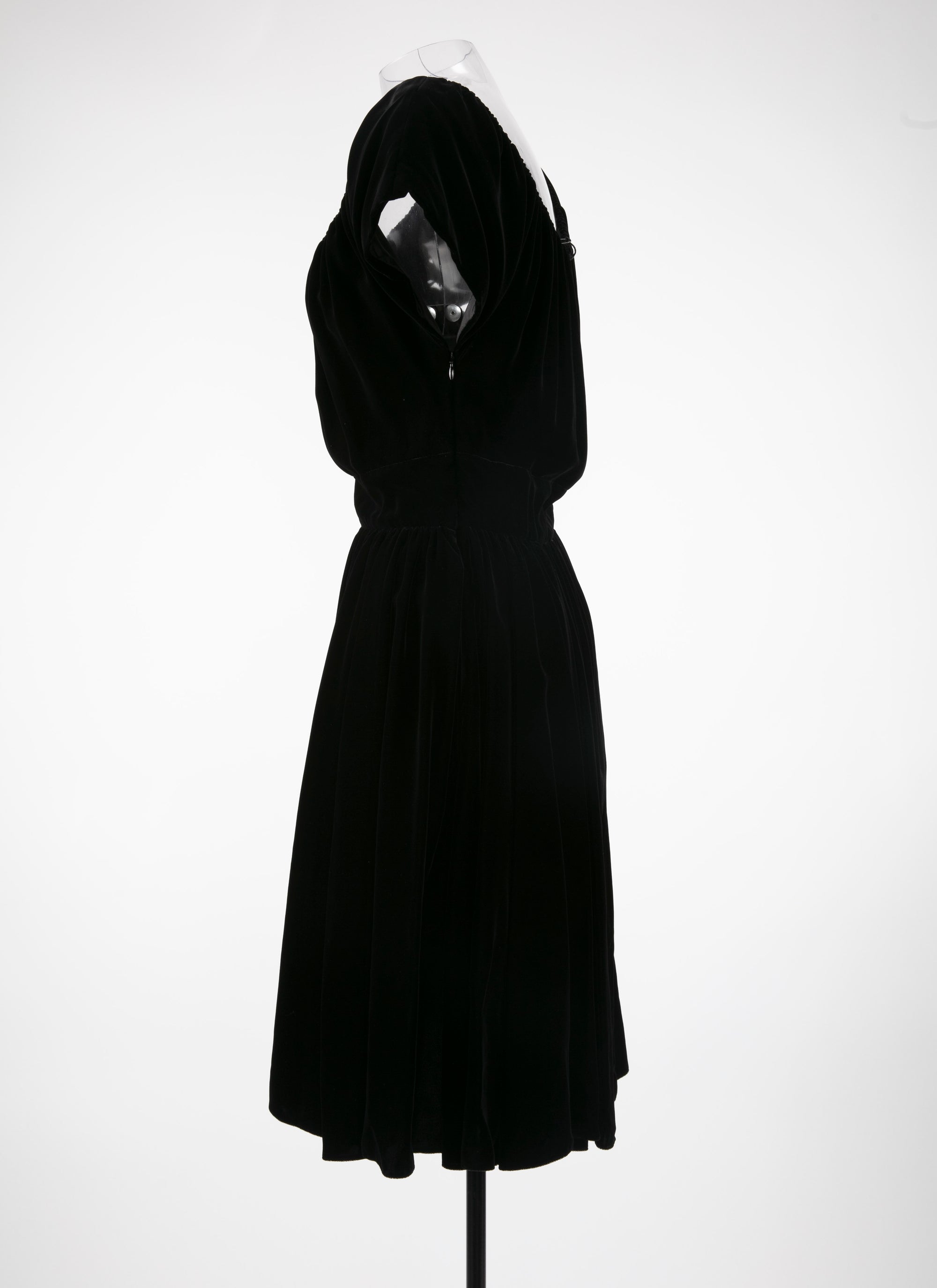 Short-sleeved velvet dress - Black
