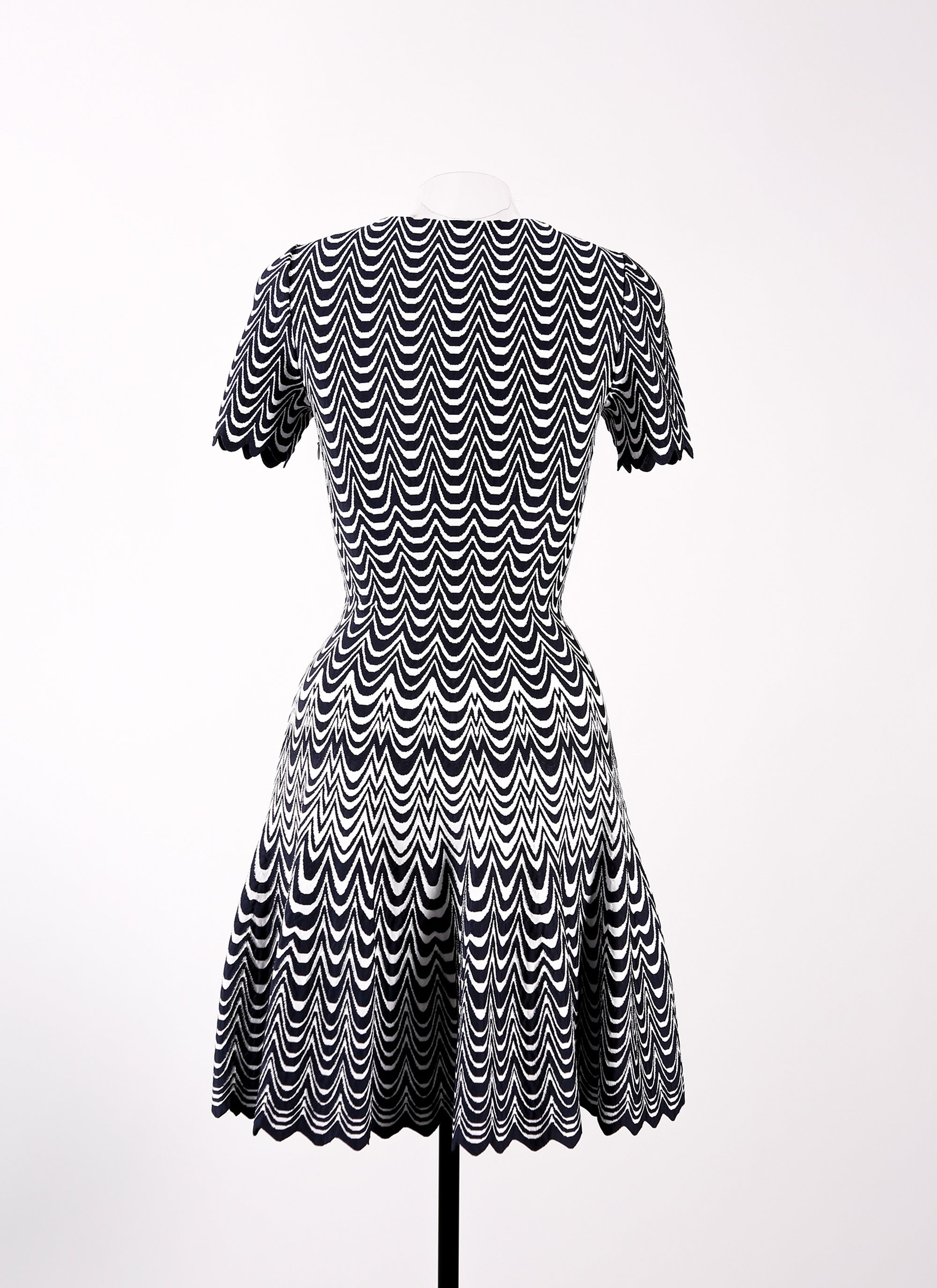 Robe à manches courtes Vagues en maille - Nuit & Blanc