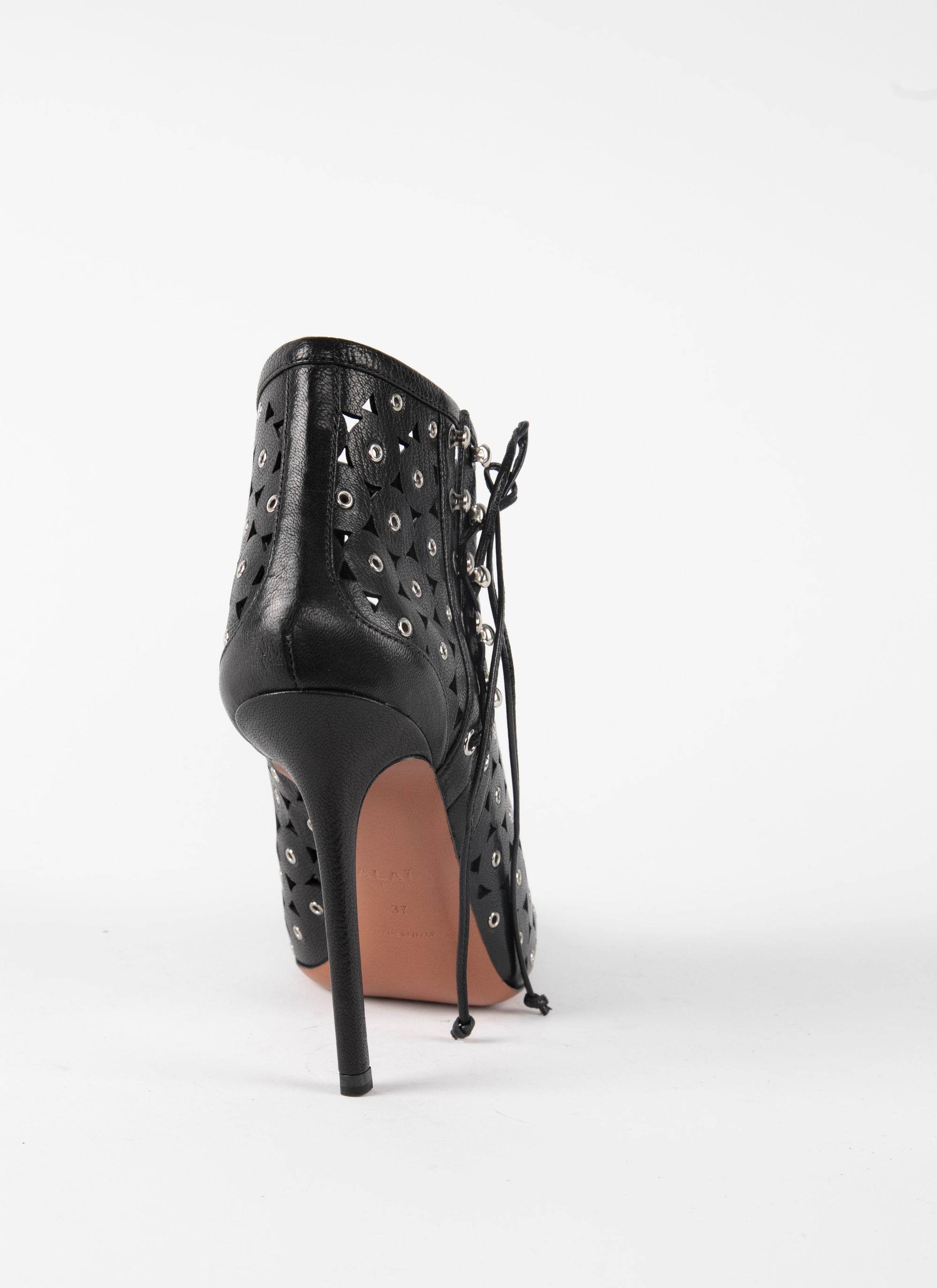 Eyelet boots in leather - Black