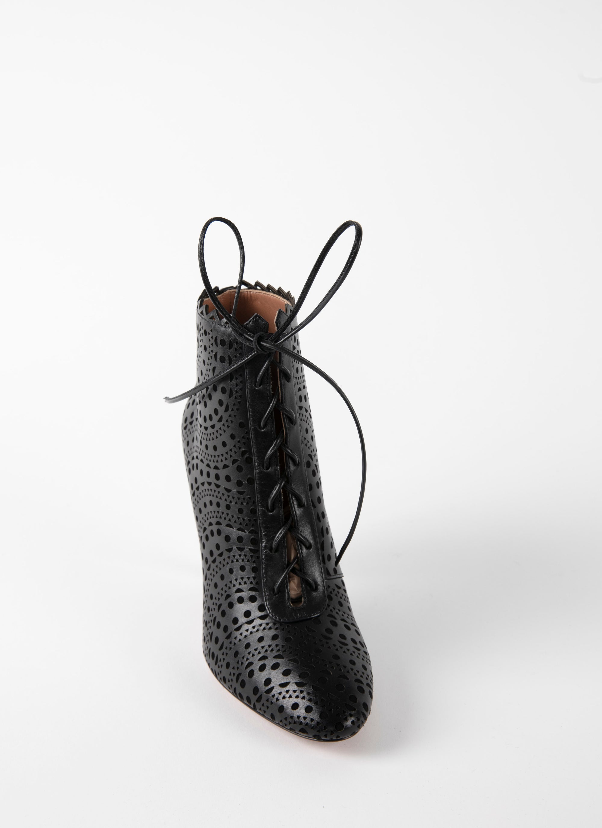 Bottines à talon au motif ajouré en cuir lisse - Noir