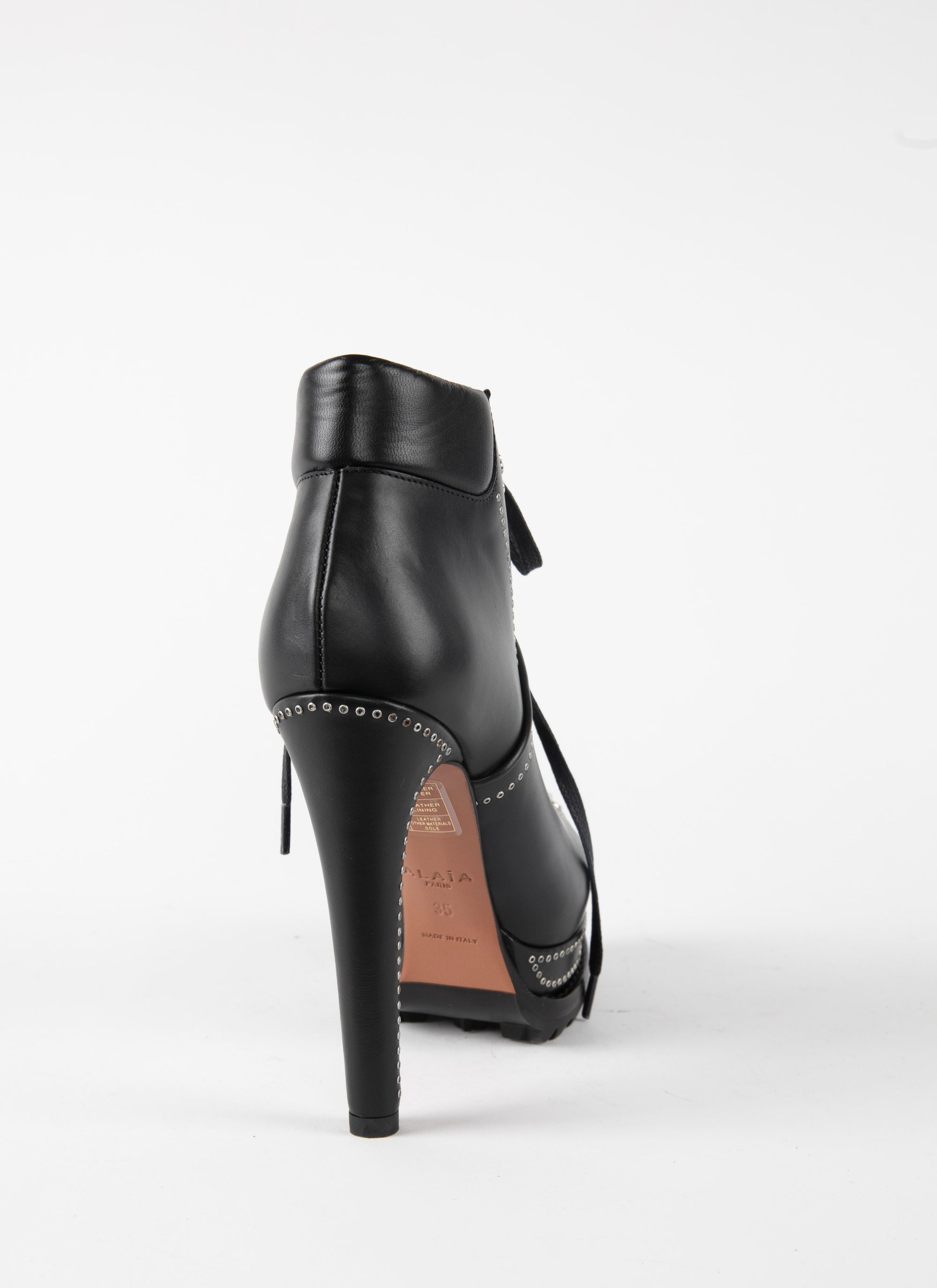Eyelet boots in leather - Black