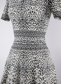 Robe à manches courtes au motif lynx en maille - Blanc & Noir