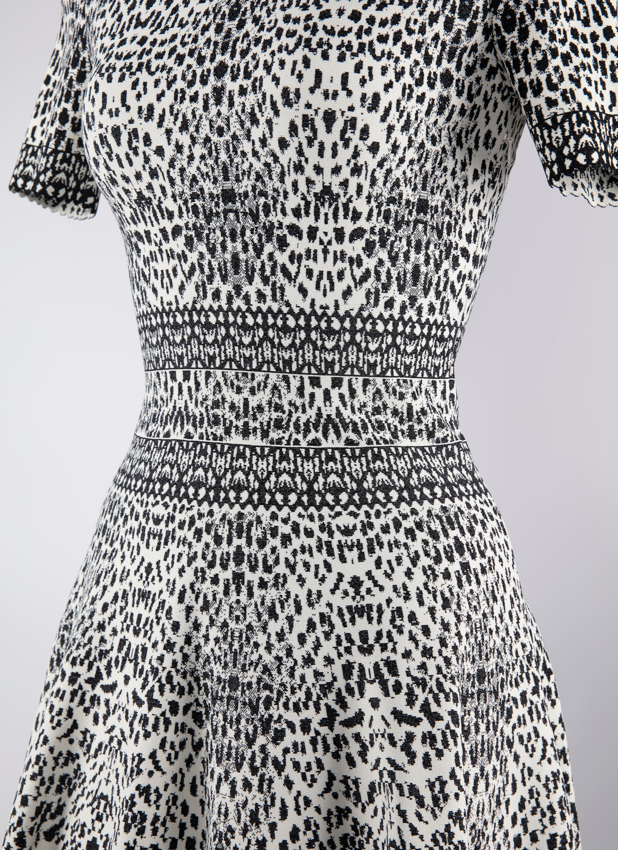 Robe à manches courtes au motif lynx en maille - Blanc & Noir