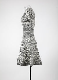 Robe à manches courtes au motif lynx en maille - Blanc & Noir