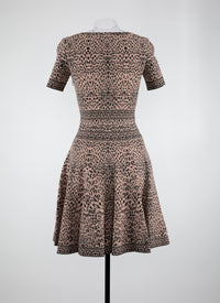 Short-sleeved knitted lynx dress - Flesh & Black