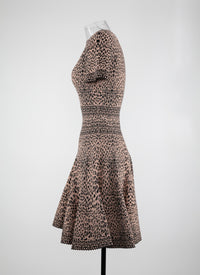 Short-sleeved knitted lynx dress - Flesh & Black